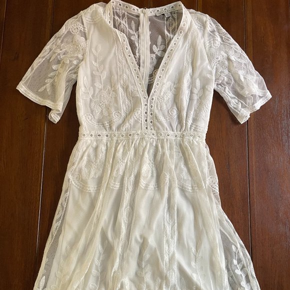 Haute Monde Dresses & Skirts - Lace White A-Line Dress